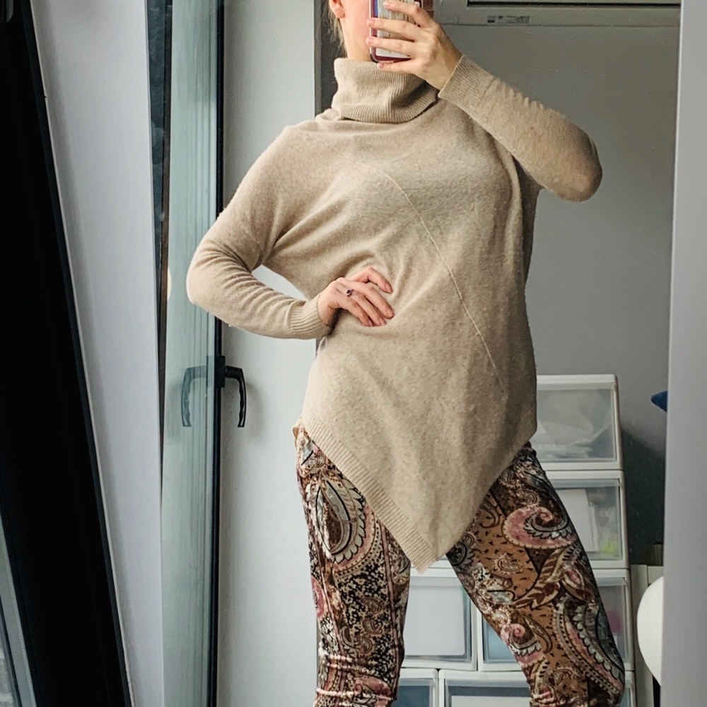 360Sweater Cashmere Hi-Lo Turtle Neck Tan Sweater - Picture 7 of 11